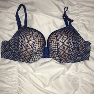 Victoria’s Secret Very Sexy push up bra. 36 B.